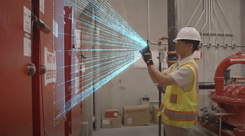 Construction worker using 3D scan