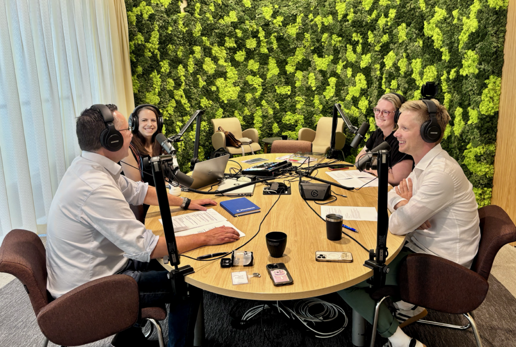 Sander Lijbers tijdens de opname van de ABN AMRO-podcast De Innovatiegolf over AI en digitalisering in de bouw.
